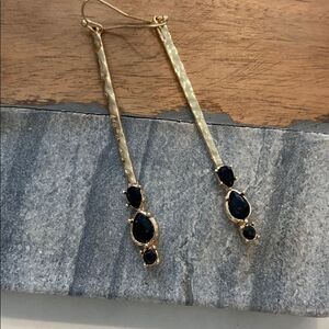 ‎Cute black gem stone earrings